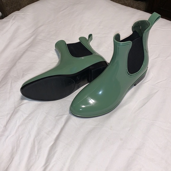 Short Green Rain Boots - Picture 4 of 6